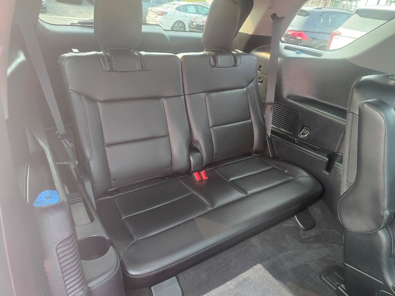 Used 2022 Ford Explorer XLT w/ Equipment Group 202A AWD/4WD image 17