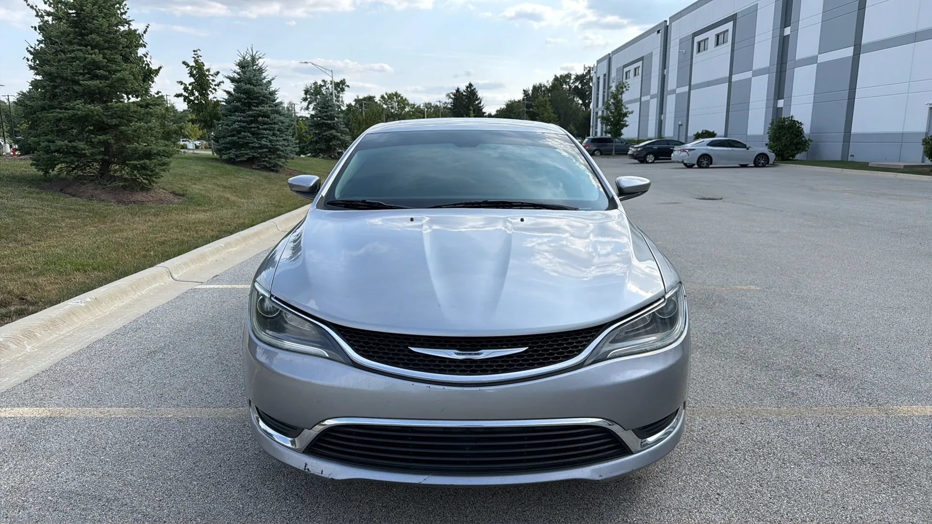 Used 2017 Chrysler 200 Limited Platinum w/ Comfort & Convenience Group FWD image 2