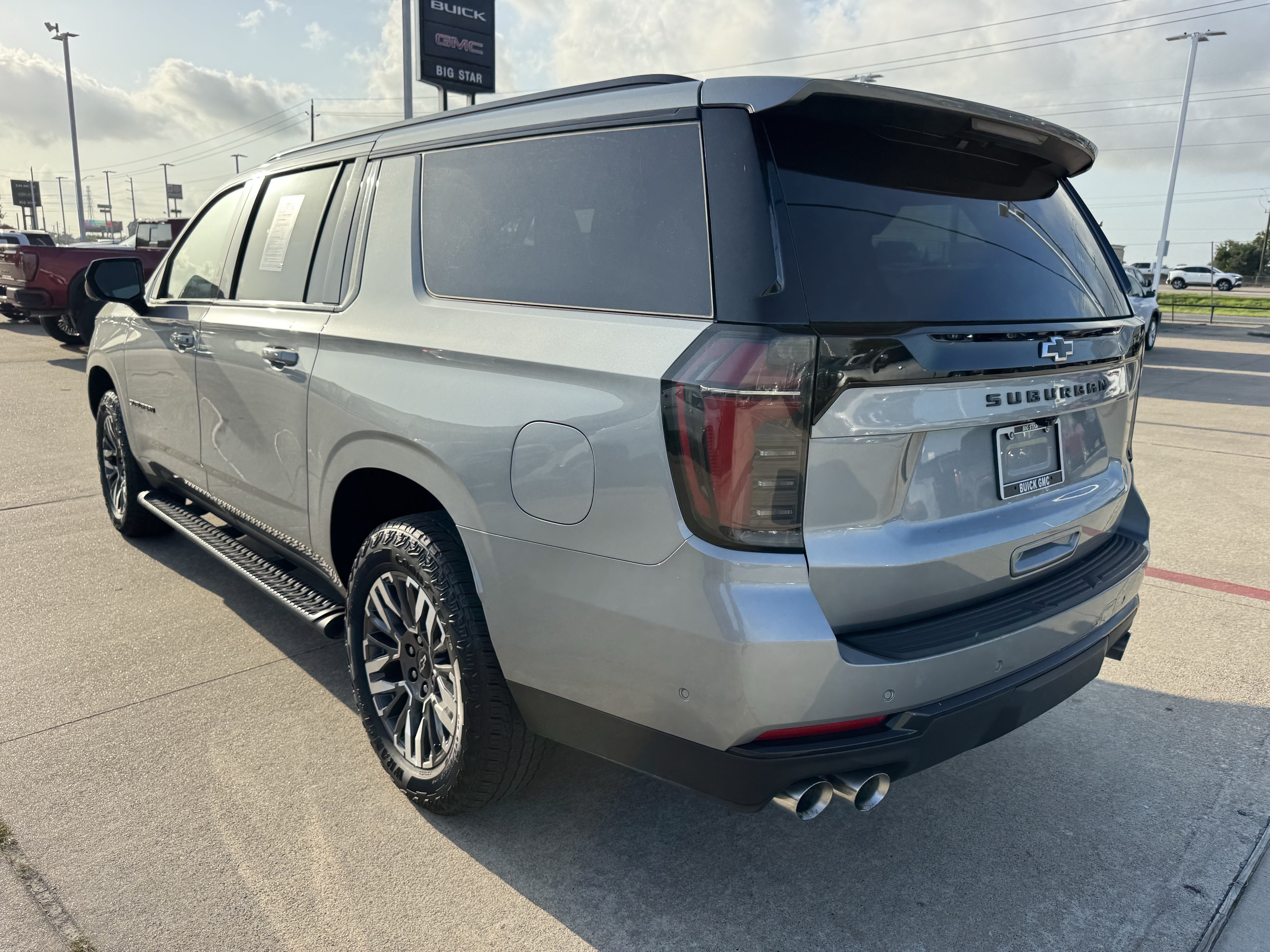 Used 2025 Chevrolet Suburban Z71 AWD/4WD image 8