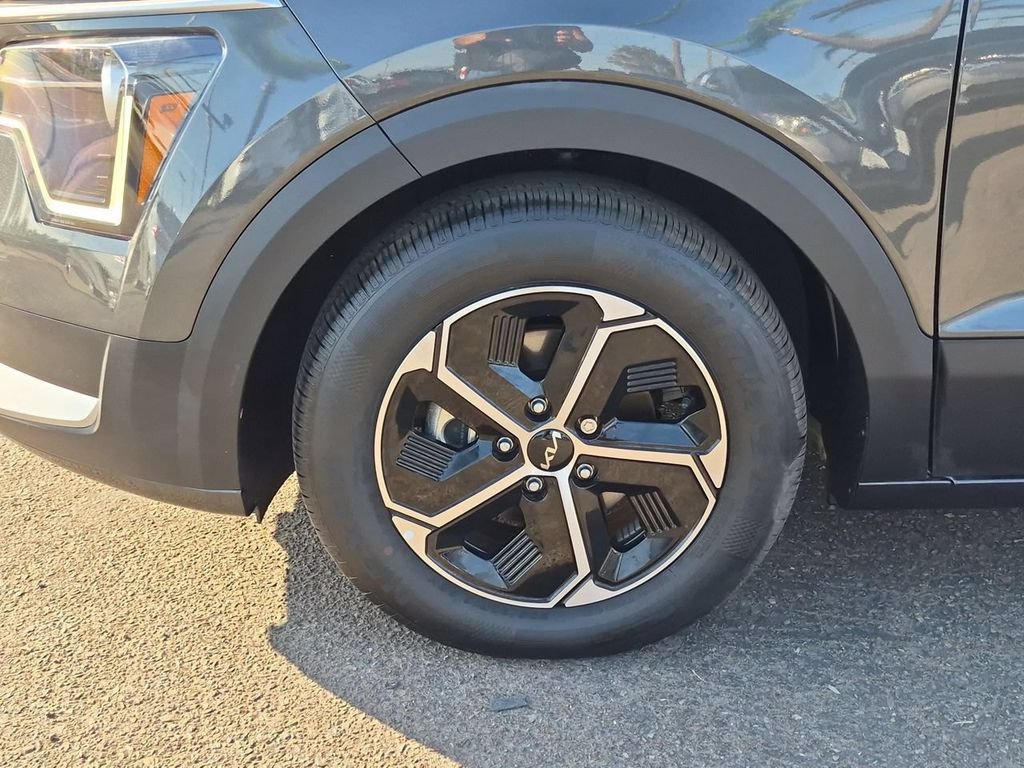 Certified 2025 Kia Niro EX FWD image 33