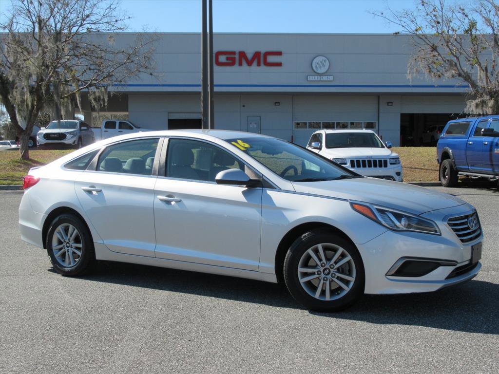 Used 2016 Hyundai Sonata SE image 2
