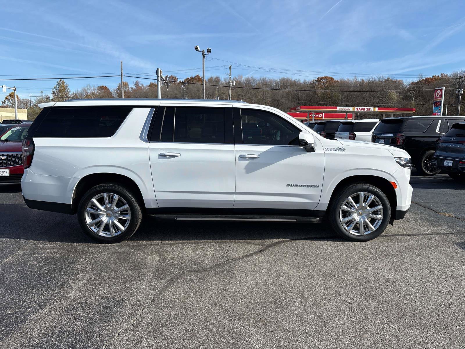 Used 2023 Chevrolet Suburban High Country AWD/4WD image 7