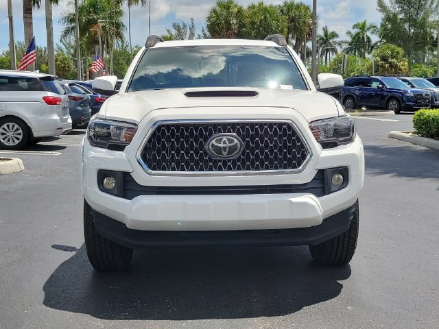 Used 2018 Toyota Tacoma TRD Sport RWD image 2