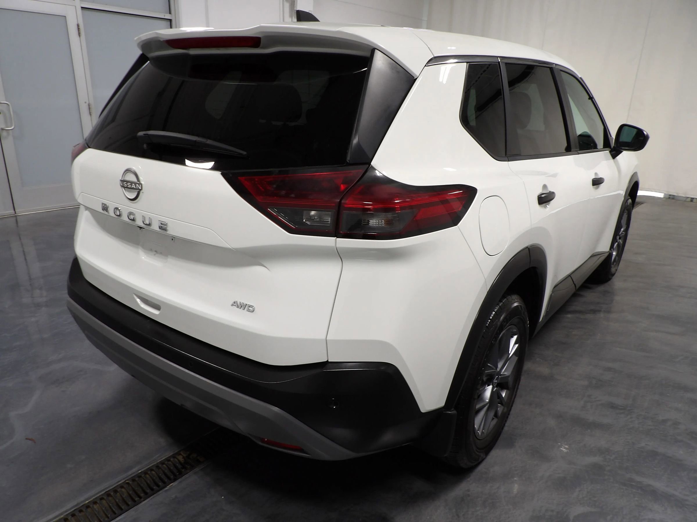 Used 2022 Nissan Rogue S AWD/4WD image 5