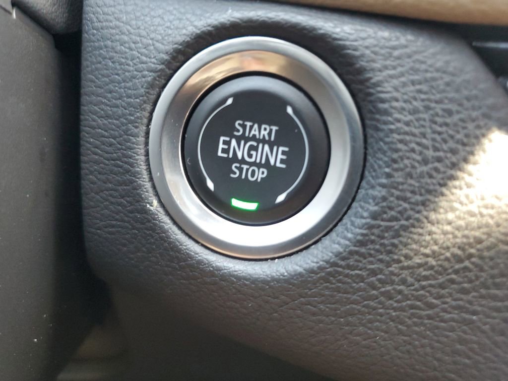 Used 2025 Cadillac XT4 Premium Luxury image 35