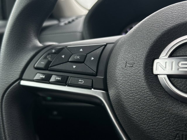 Used 2025 Nissan Sentra SV FWD image 30