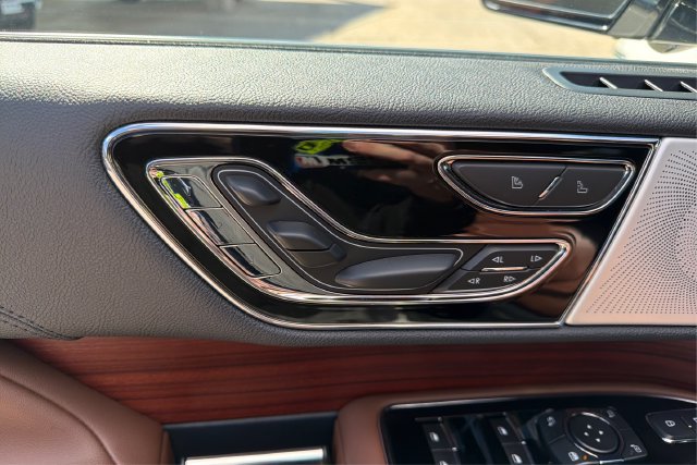 Used 2023 Lincoln Navigator Reserve AWD/4WD image 17