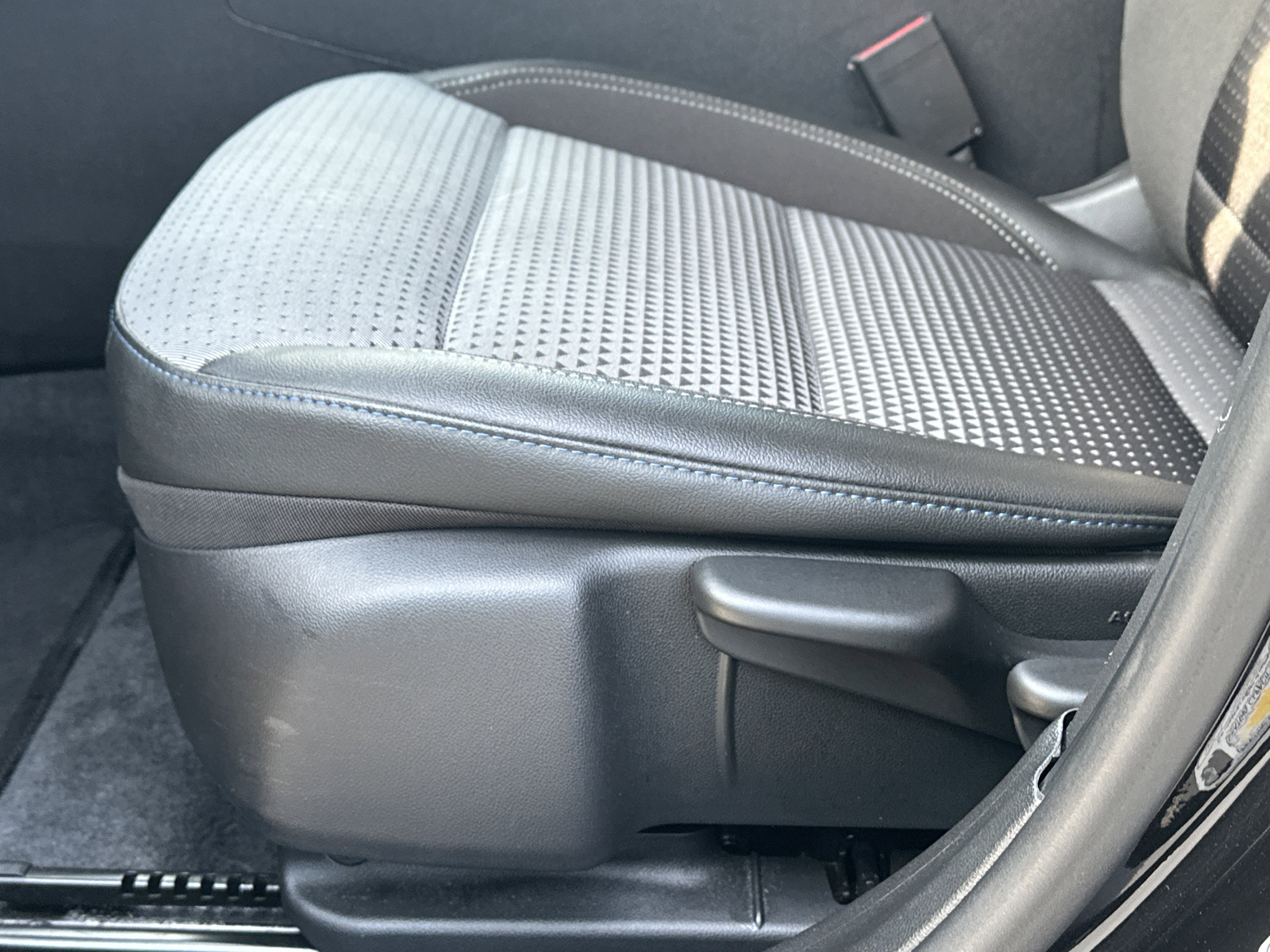 Certified 2025 Chevrolet Trax LT FWD image 10