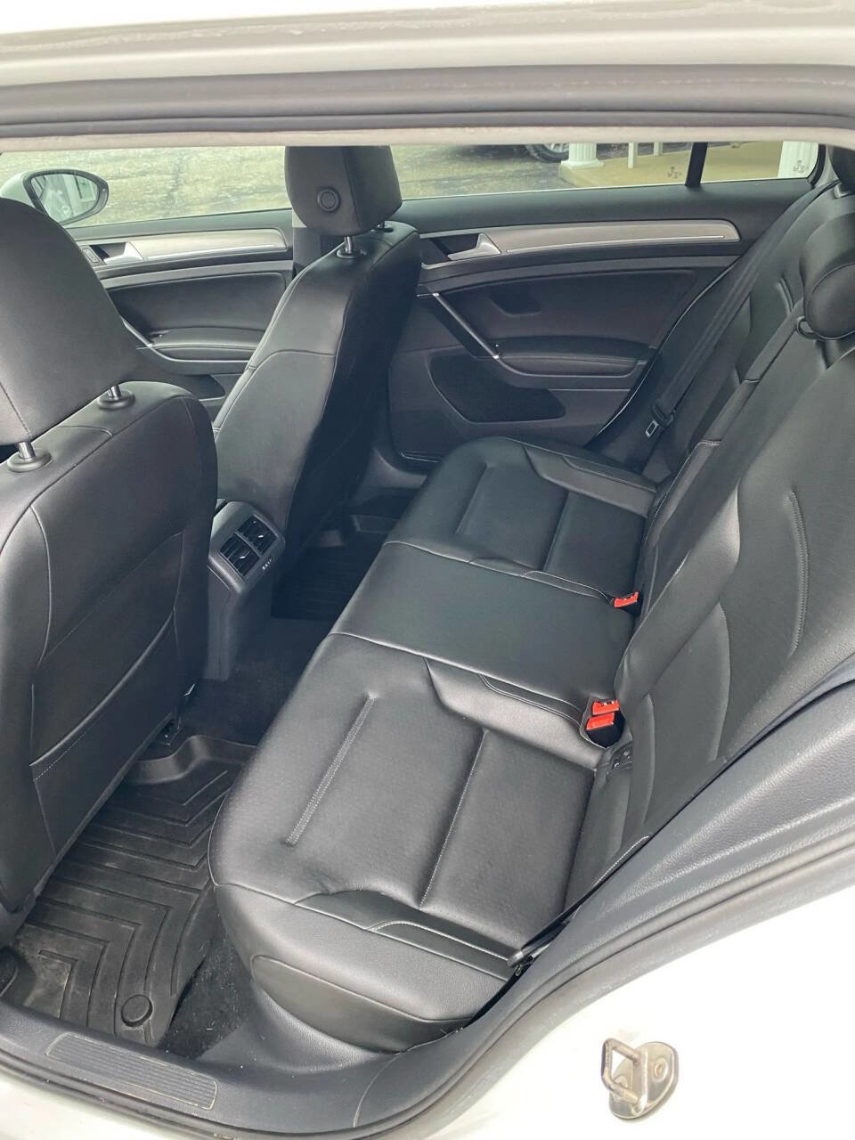 Used 2016 Volkswagen Golf S image 13