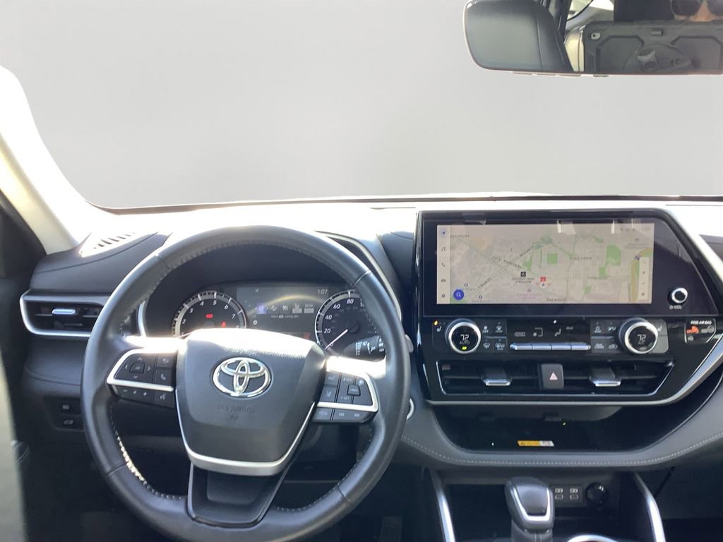 Used 2024 Toyota Highlander XLE image 17