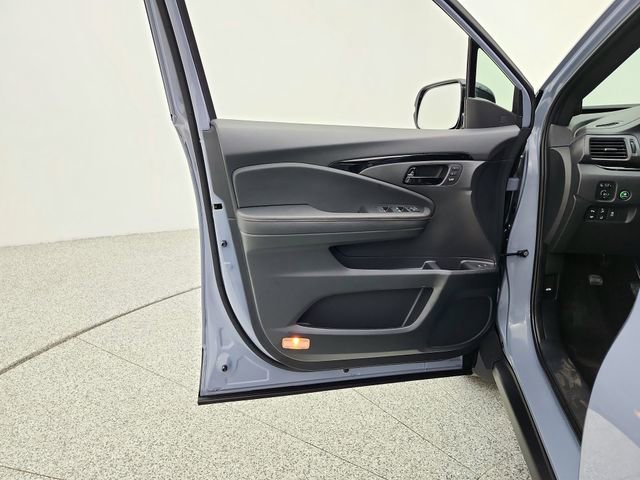 Used 2025 Honda Passport Black Edition image 28