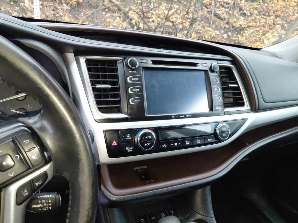 Used 2019 Toyota Highlander XLE image 38