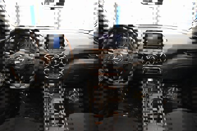 Used 2025 Nissan Sentra S image 5