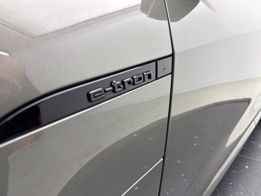 Used 2024 Audi Q8 e-tron Premium Plus AWD/4WD image 15
