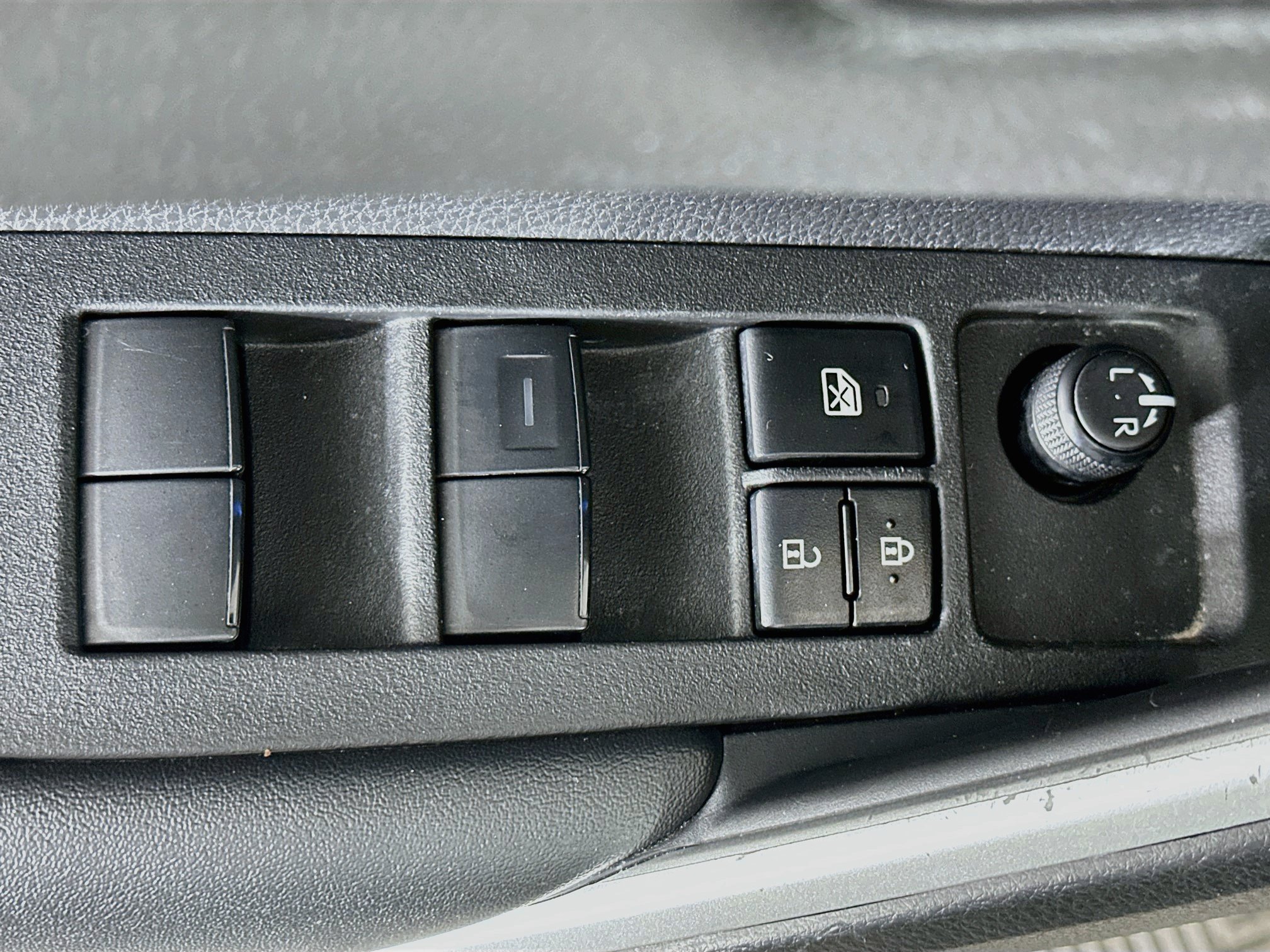 Used 2025 Toyota Corolla Cross XLE FWD image 15
