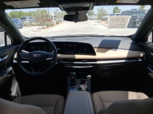 Used 2024 Cadillac XT4 Luxury w/ LPO, Floor Liner Package FWD image 10