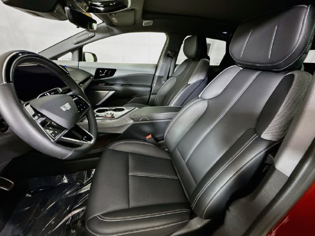 Used 2025 Cadillac Optiq Luxury 1 AWD/4WD image 22
