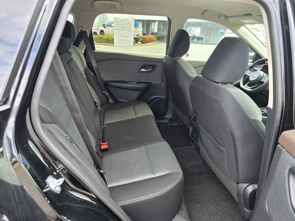 Used 2023 Nissan Rogue SV image 12