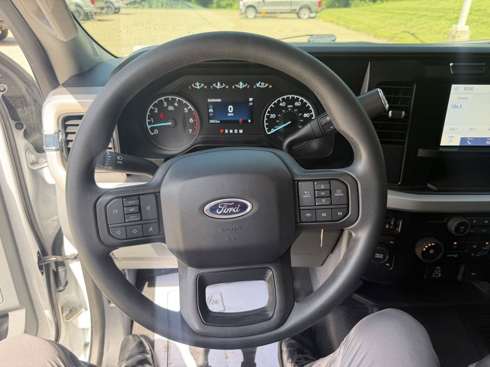 Used 2023 Ford F250 XL w/ Snow Plow/Camper Package AWD/4WD image 16