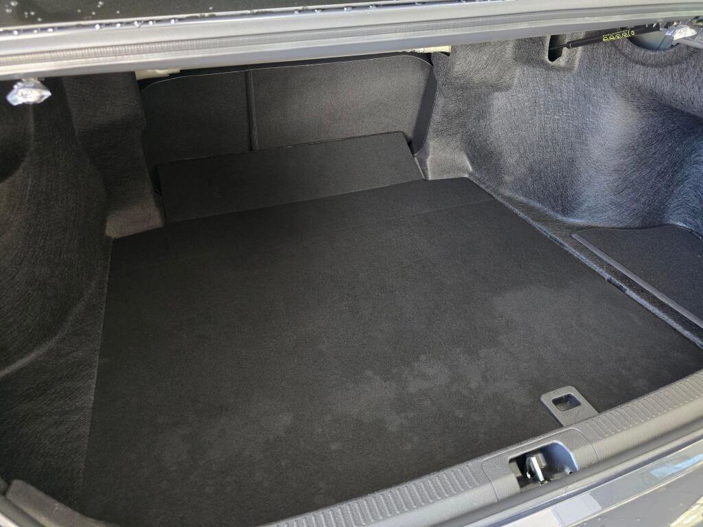 Used 2025 Toyota Camry SE image 15