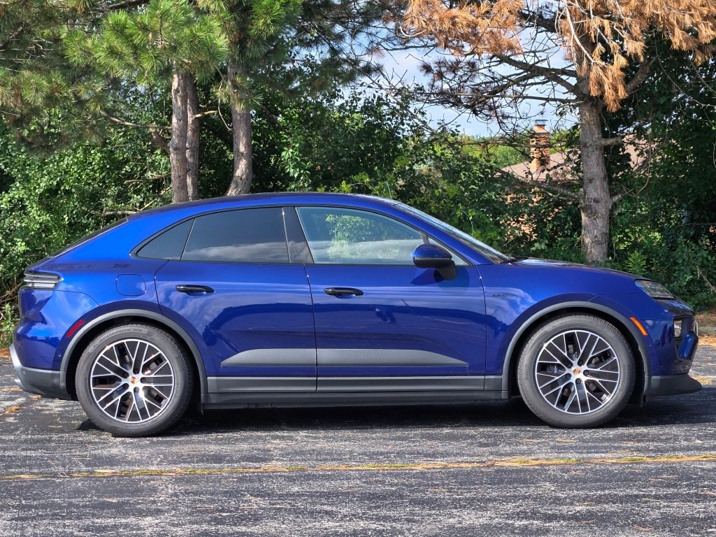 Used 2025 Porsche Macan Electric image 8