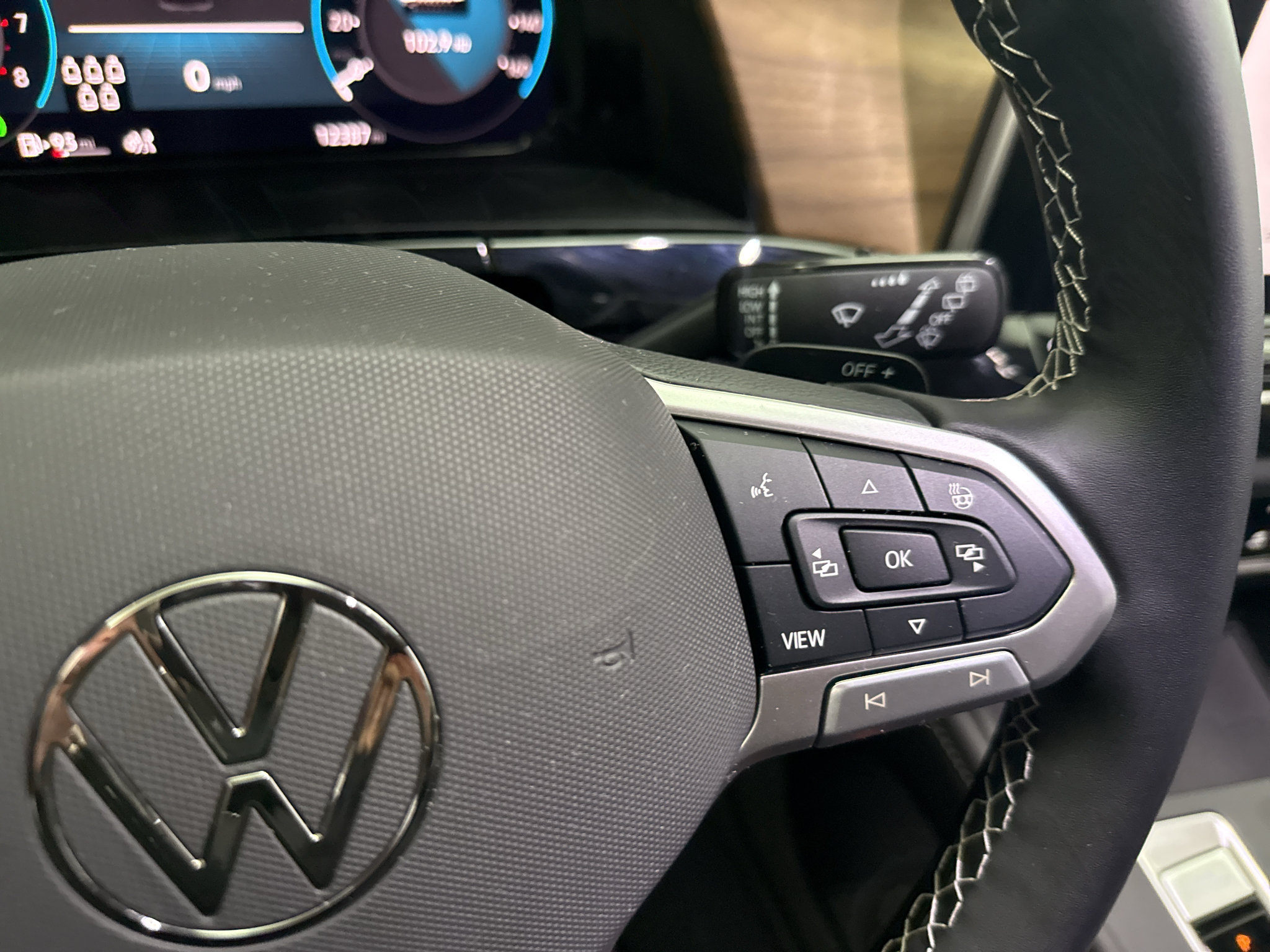 Used 2025 Volkswagen Atlas SE AWD/4WD image 18