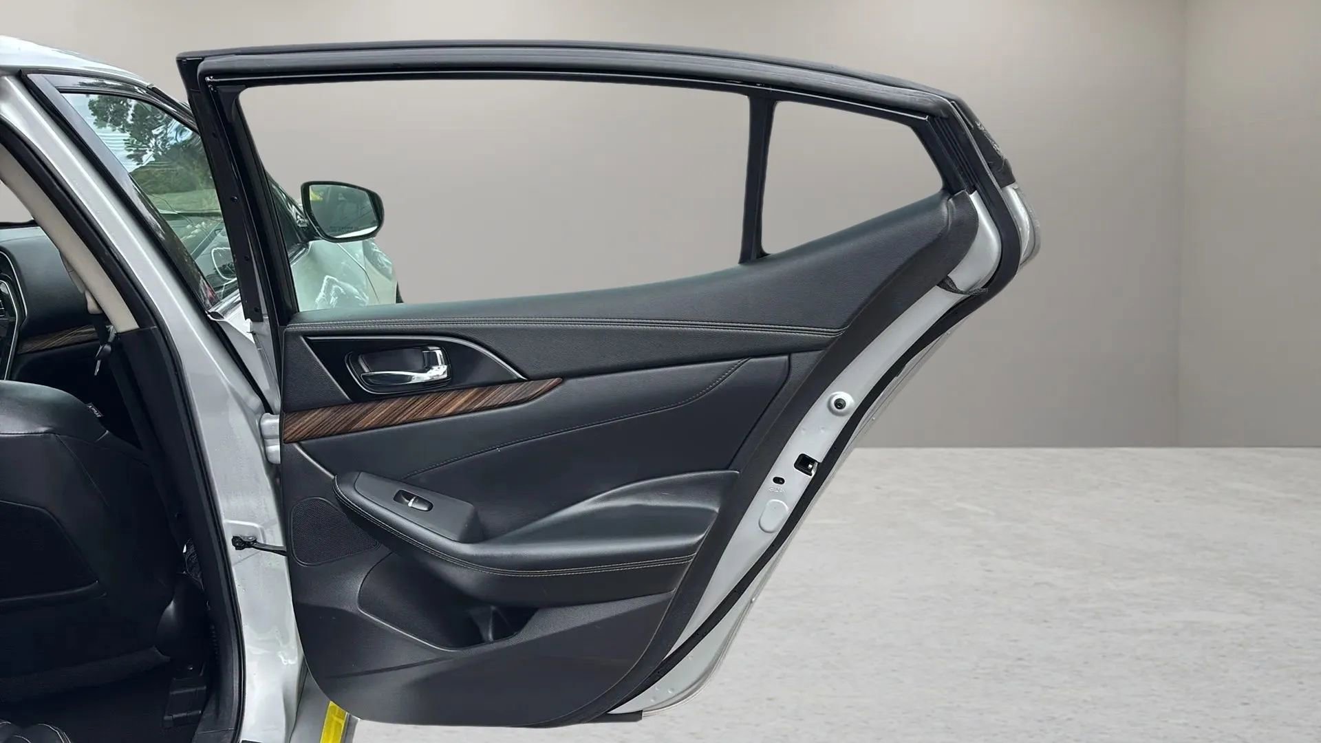 Used 2017 Nissan Maxima Platinum image 47