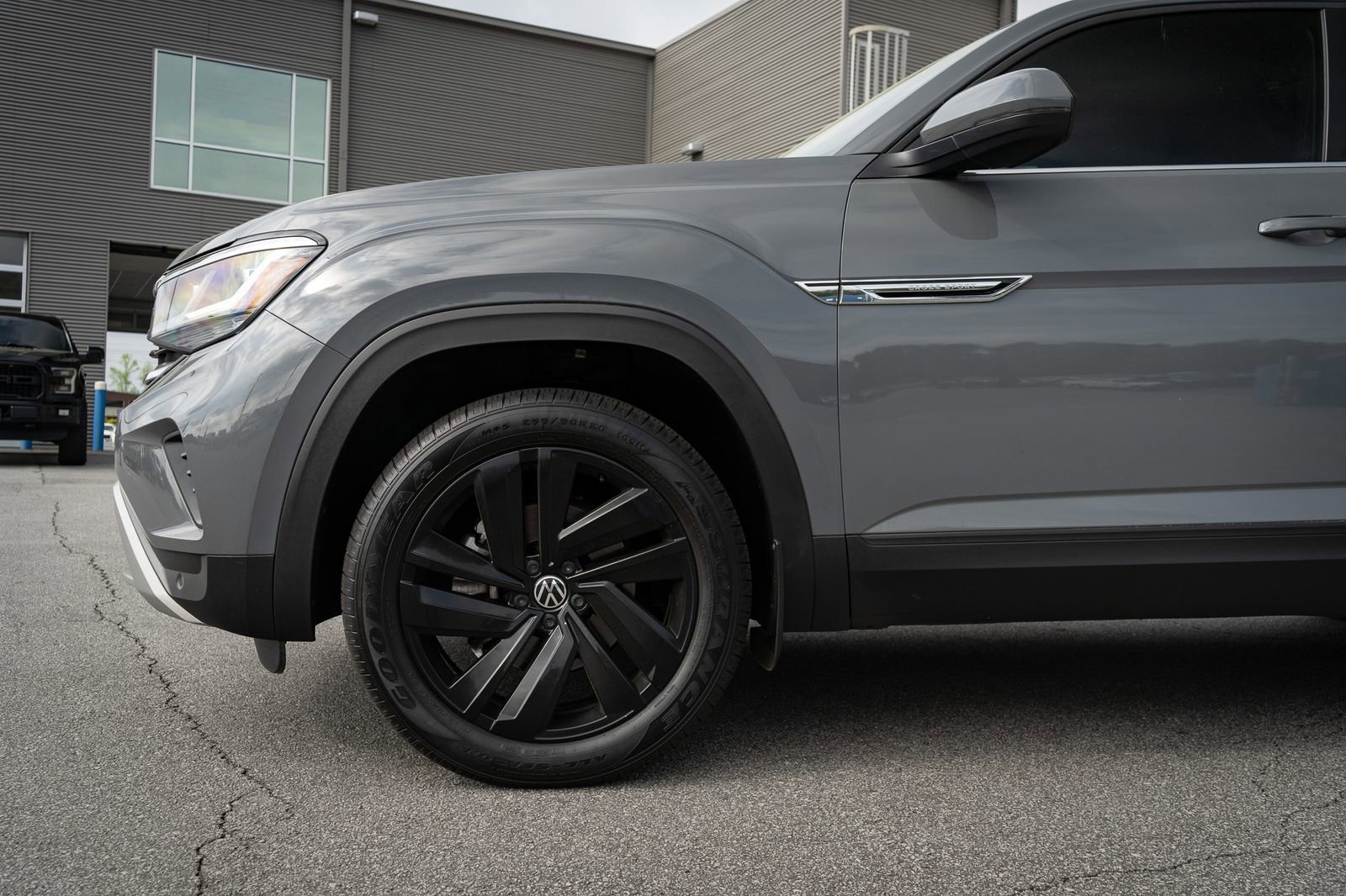 Used 2022 Volkswagen Atlas Cross Sport SE AWD/4WD image 4