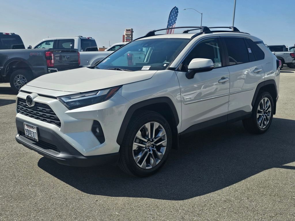 Used 2022 Toyota RAV4 XLE Premium image 3