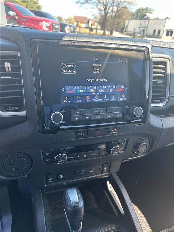 Used 2024 Nissan Frontier SL RWD image 10
