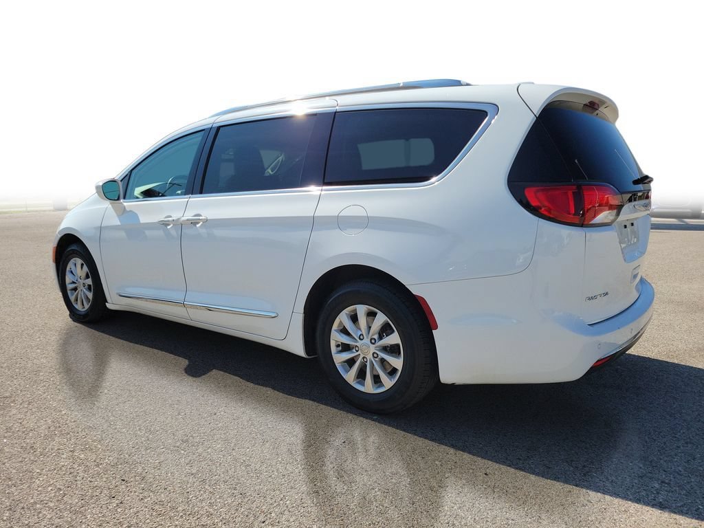 Used 2019 Chrysler Pacifica Touring-L FWD image 3