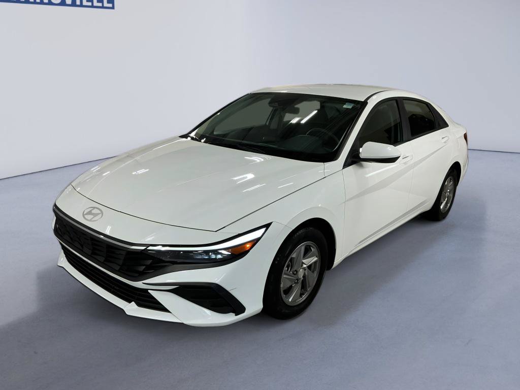 Certified 2025 Hyundai Elantra SE FWD image 2
