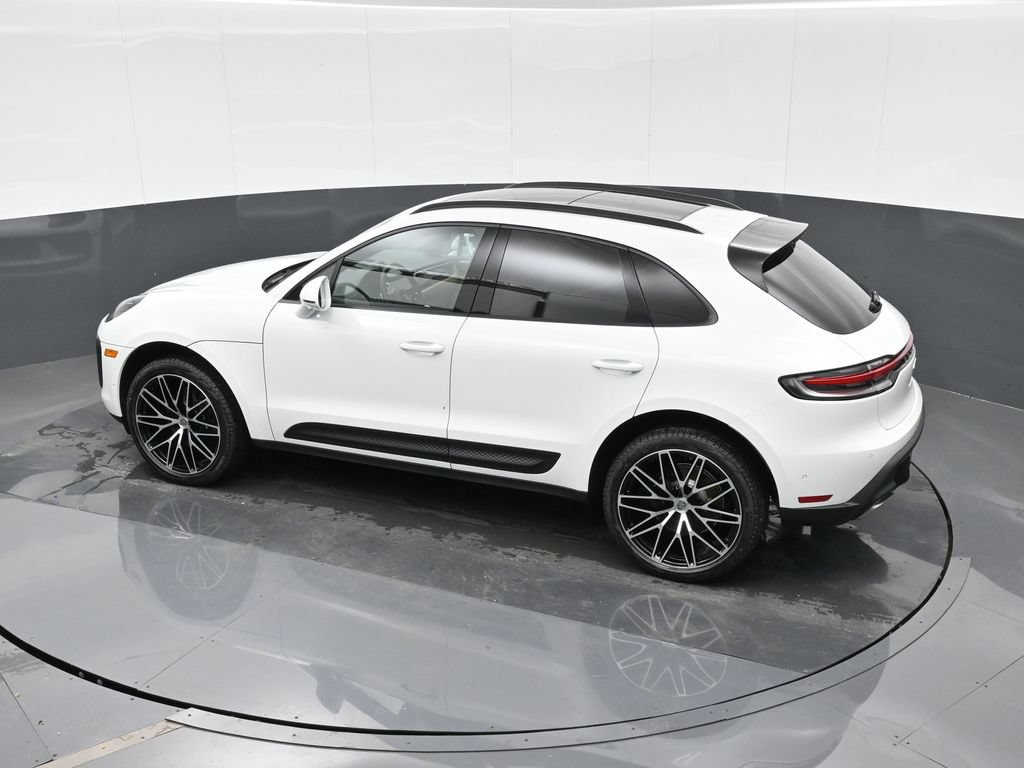 Certified 2026 Porsche Macan AWD/4WD image 27