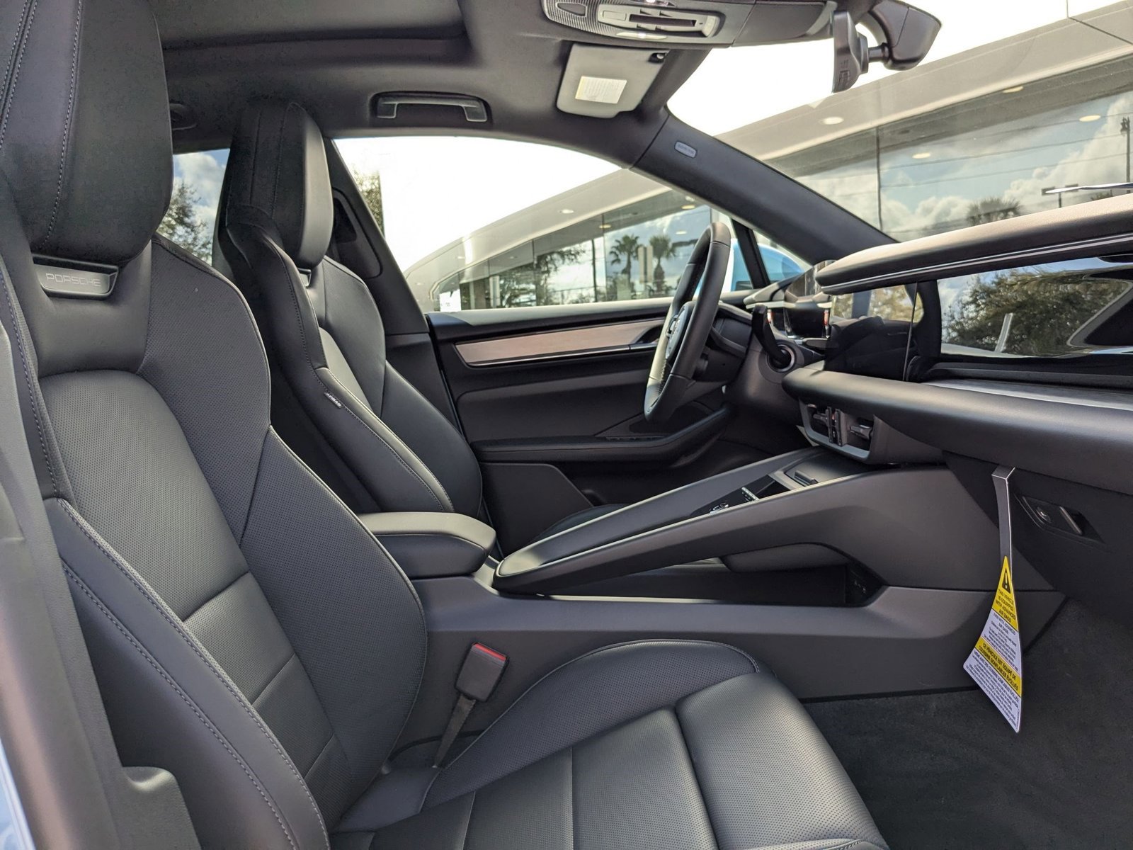 New 2025 Porsche Macan Electric RWD image 22
