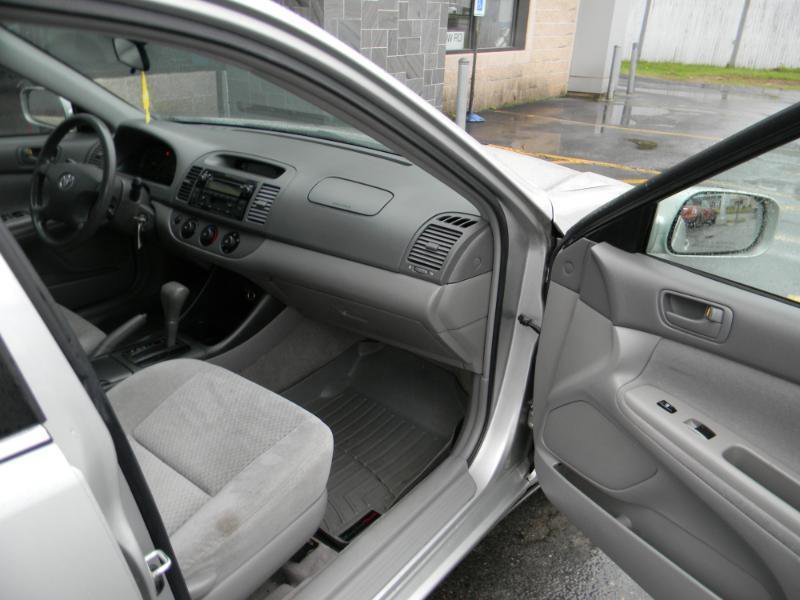 Used 2004 Toyota Camry LE FWD image 19