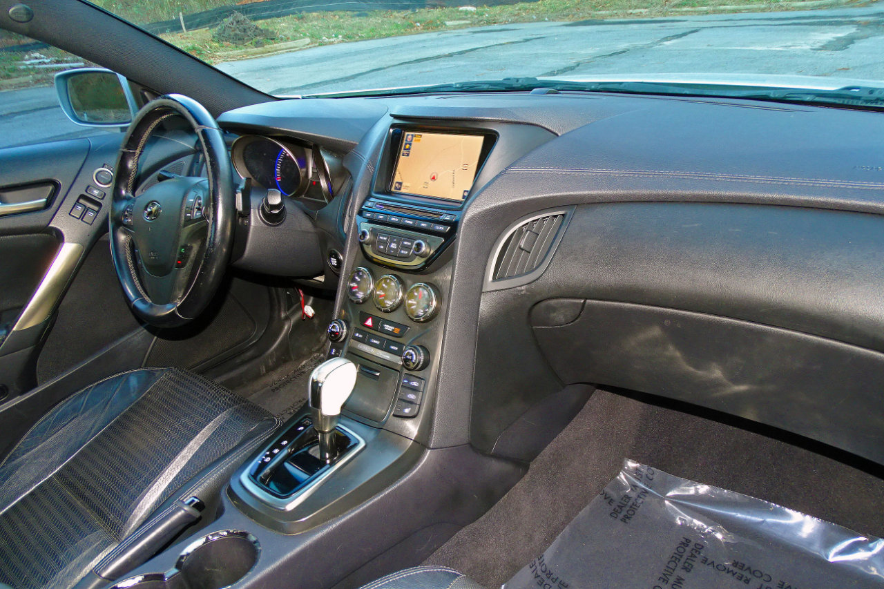 Used 2013 Hyundai Genesis 3.8 image 16