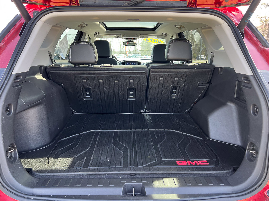 Used 2023 GMC Terrain SLT w/ Tech Package image 7