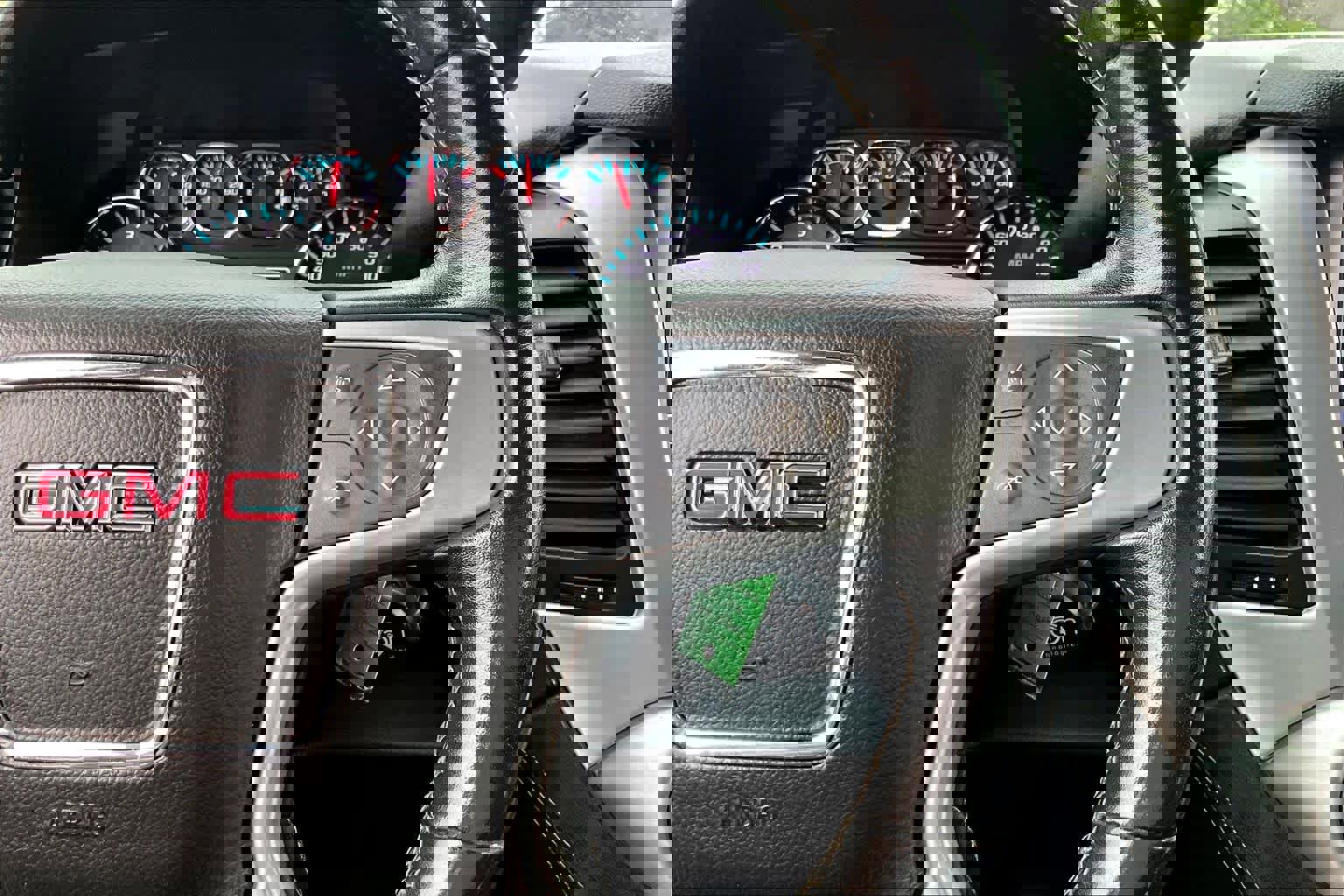 Used 2019 GMC Yukon SLT image 25