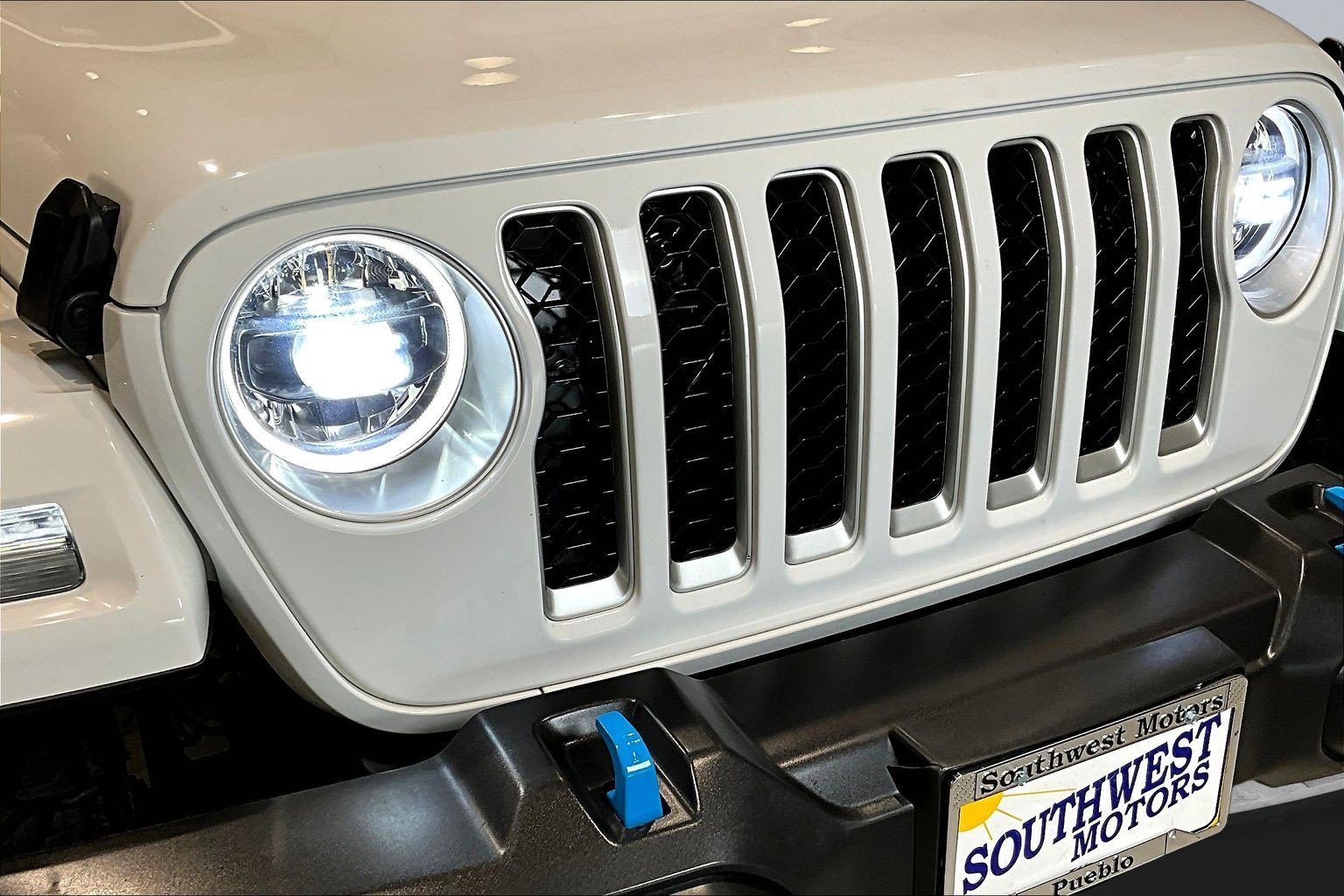 Used 2023 Jeep Wrangler Unlimited Sahara w/ Cold Weather Group AWD/4WD image 34