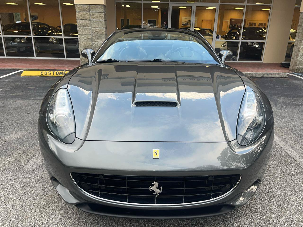 Used 2011 Ferrari California RWD image 13