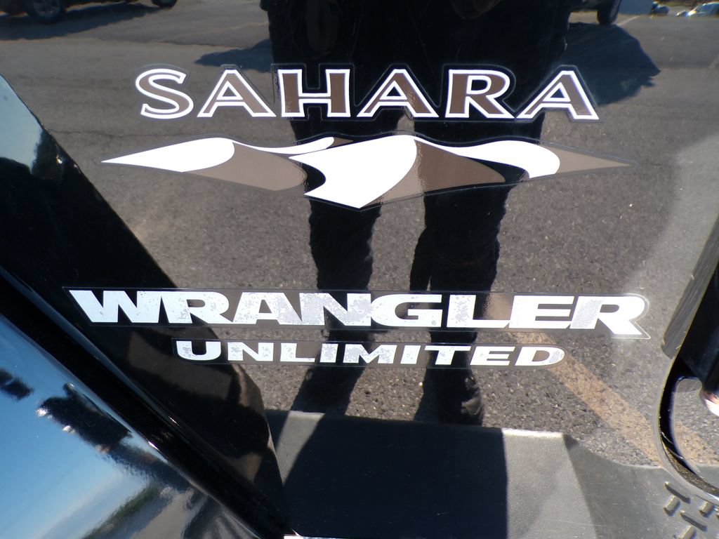 Used 2017 Jeep Wrangler Unlimited Sahara AWD/4WD image 16