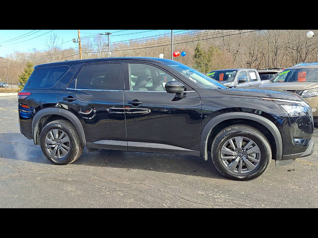 Certified 2025 Nissan Pathfinder S image 2