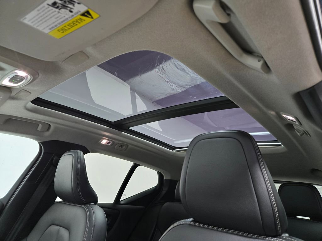 Used 2019 Volvo XC40 T5 Momentum image 9