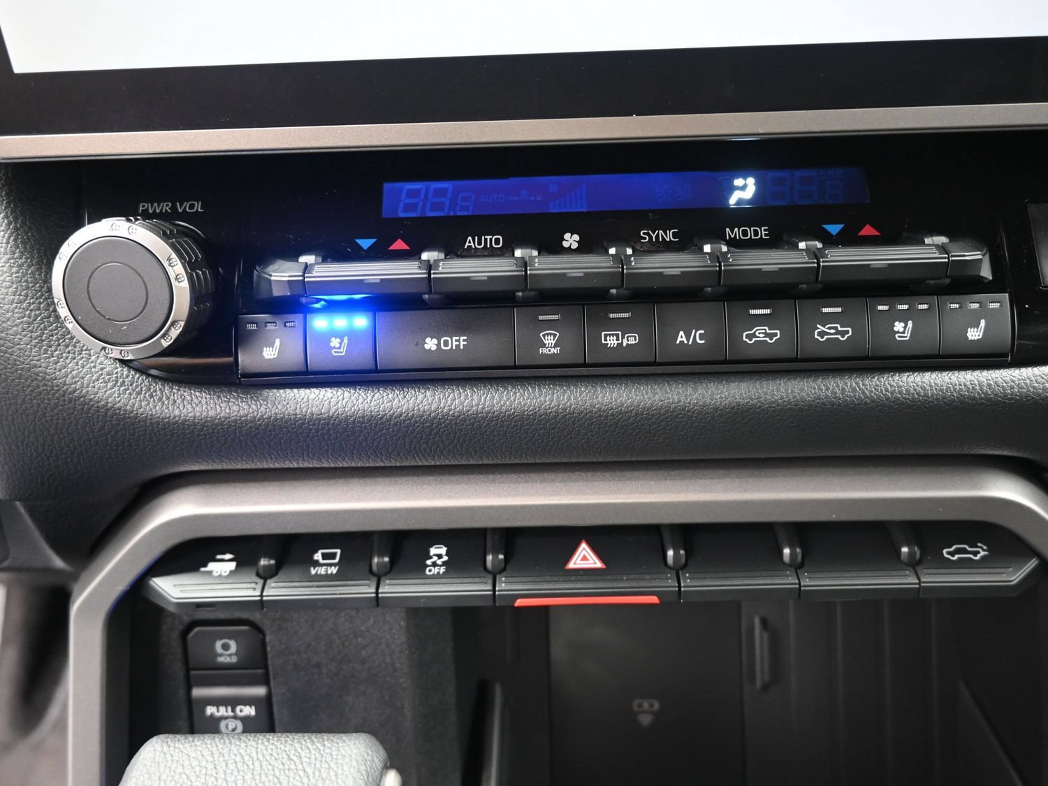 Used 2025 Toyota Tundra Limited AWD/4WD image 6