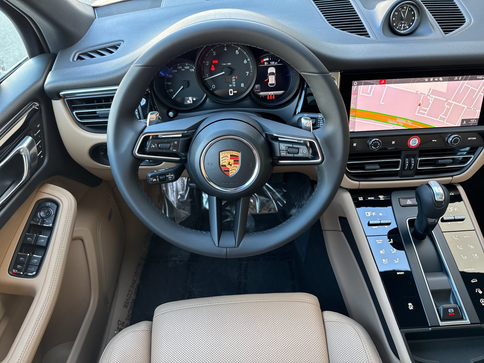 Certified 2026 Porsche Macan AWD/4WD image 16