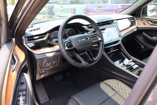New 2026 Jeep Grand Cherokee Summit AWD/4WD image 14