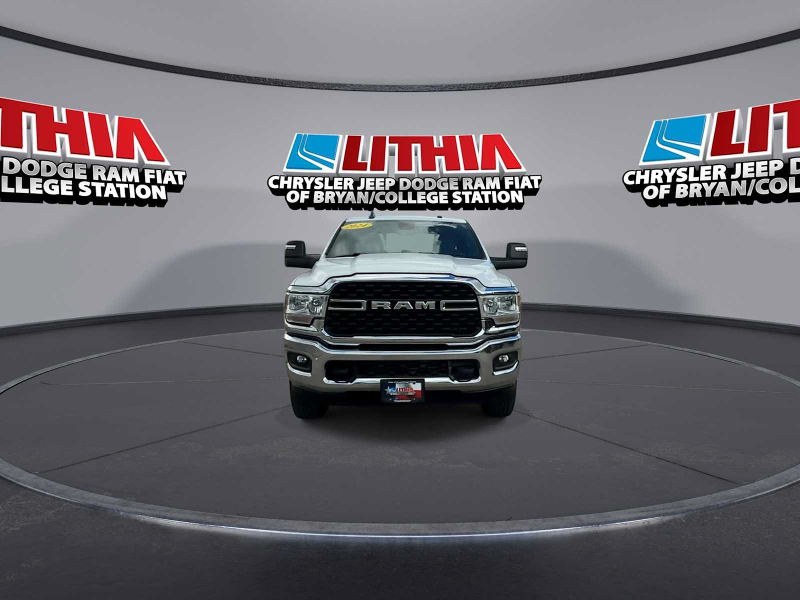 Used 2024 RAM 3500 Big Horn AWD/4WD image 3