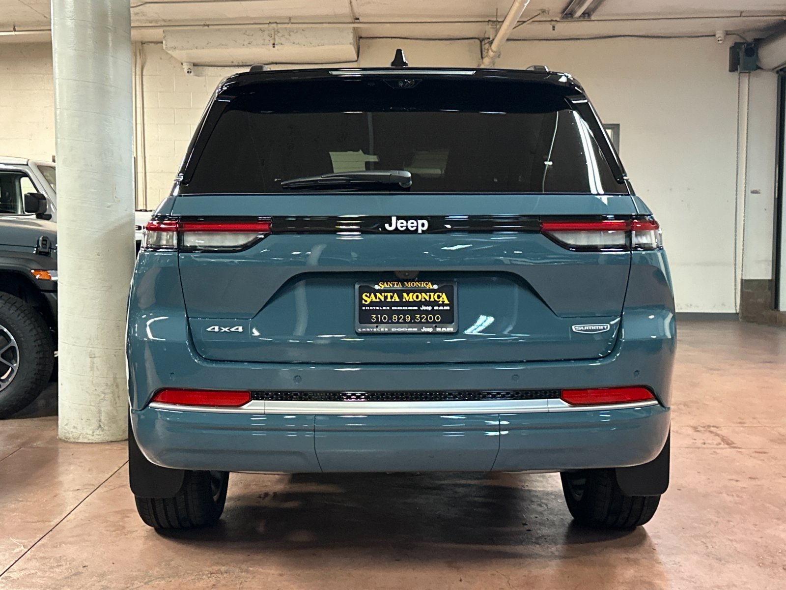 New 2026 Jeep Grand Cherokee Summit w/ MOPAR Finishing Package AWD/4WD image 4