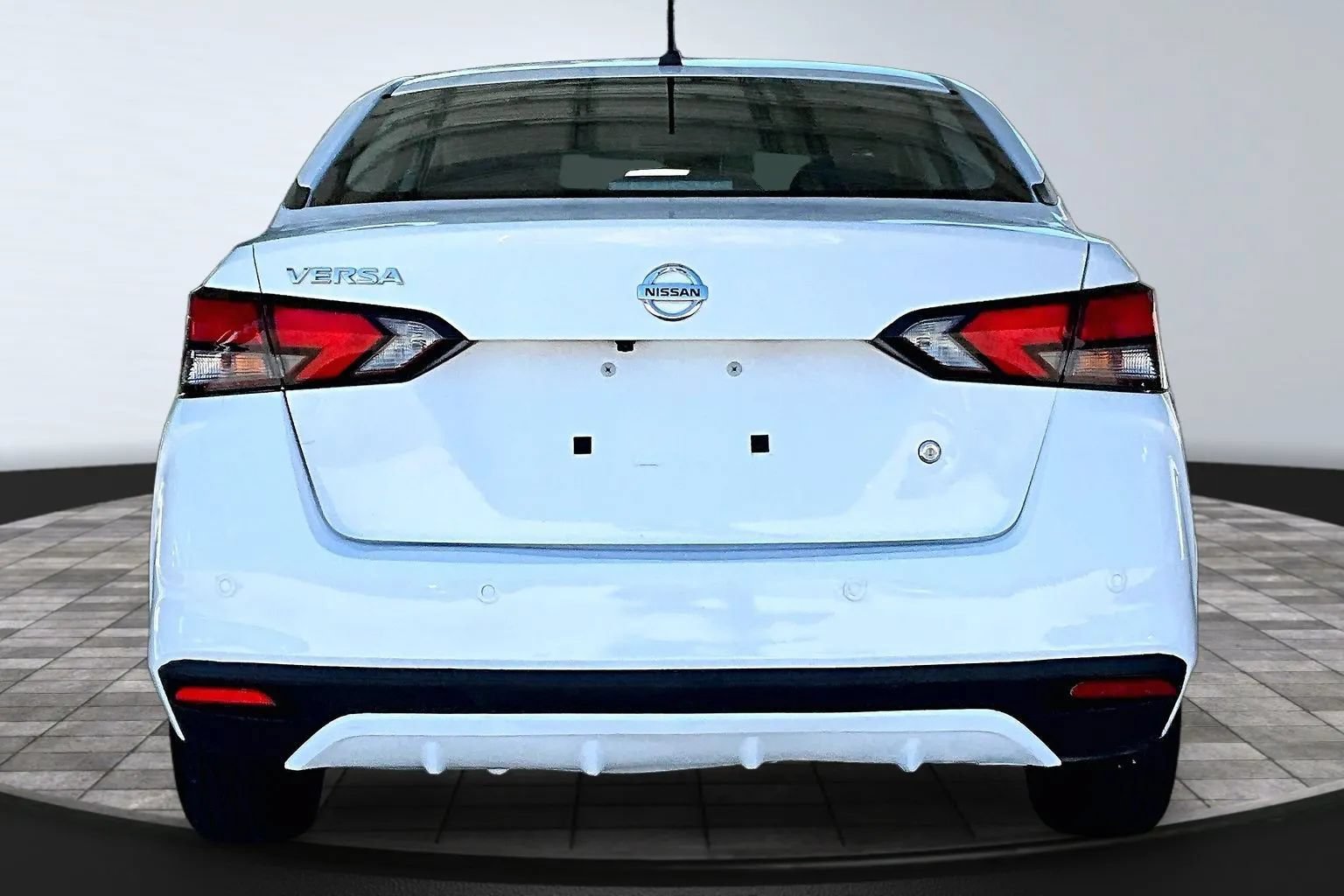 Used 2025 Nissan Versa S FWD image 5