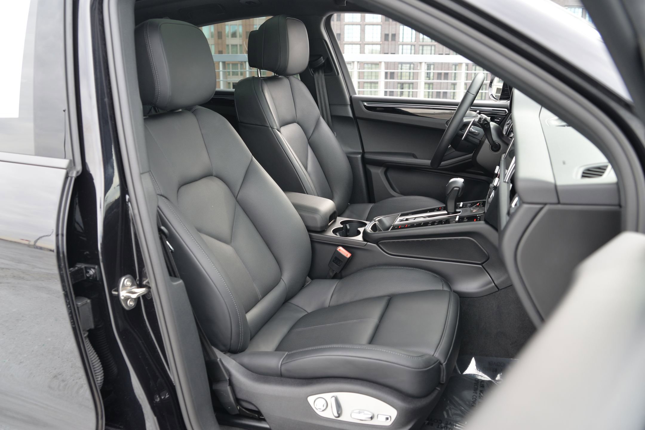 Certified 2025 Porsche Macan image 21